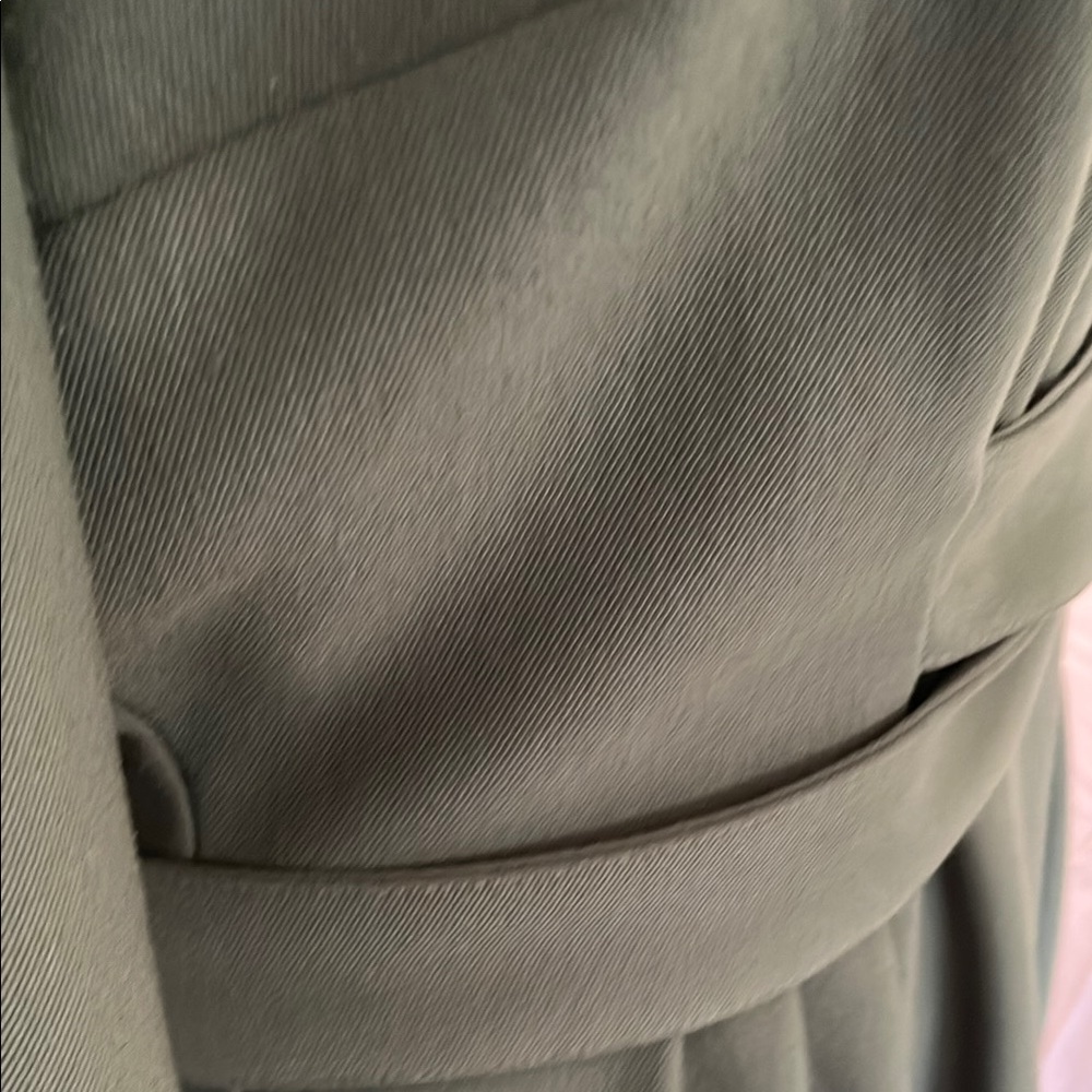 Green Sheath Dress with Bateau Neckline and 3/4 Sleeves - Picture 4 of 10